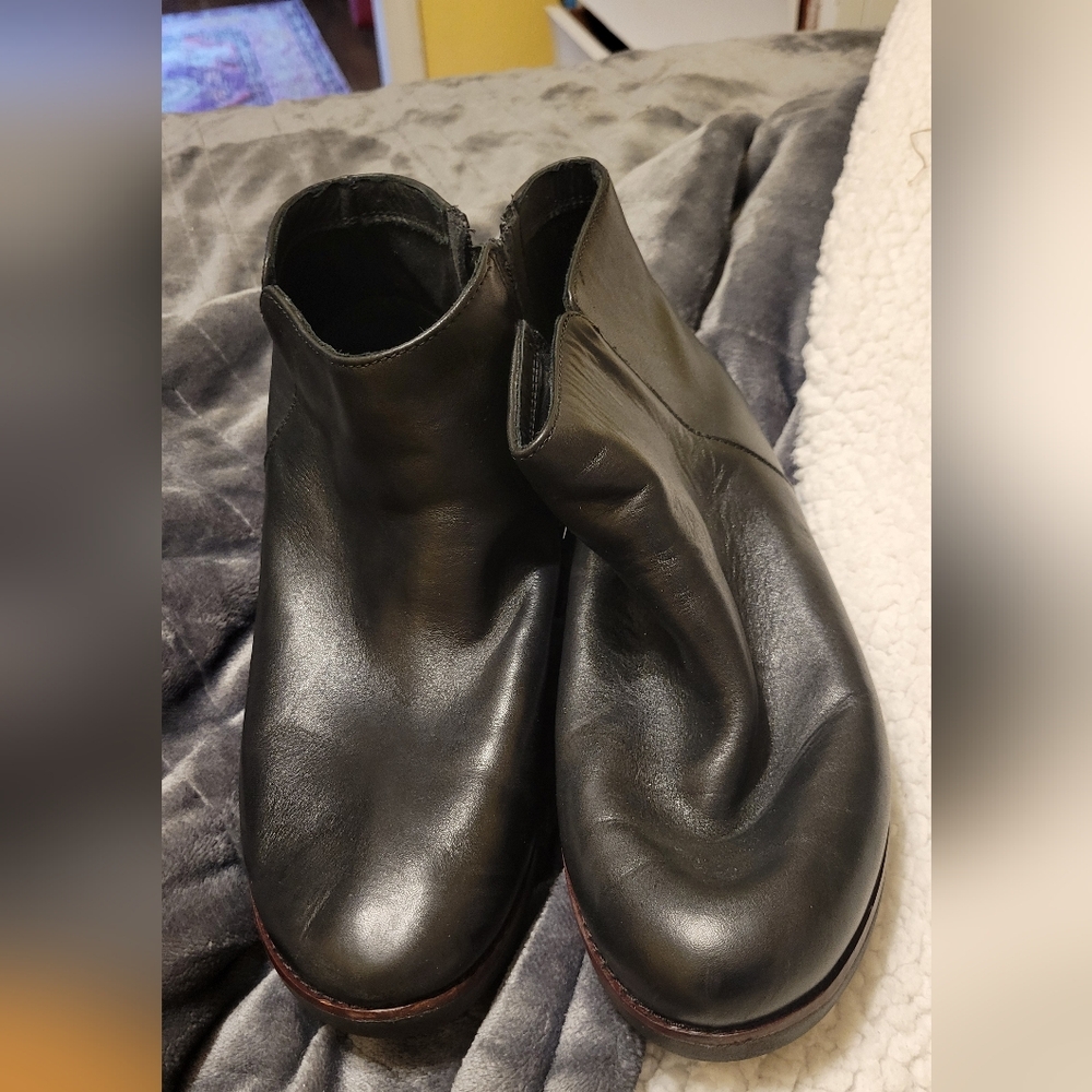 FitFlop Size 9 Black Leather Boots